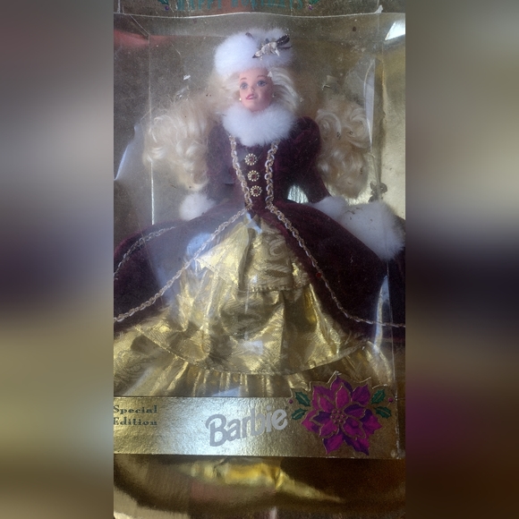 Holiday barbie - Picture 2 of 2